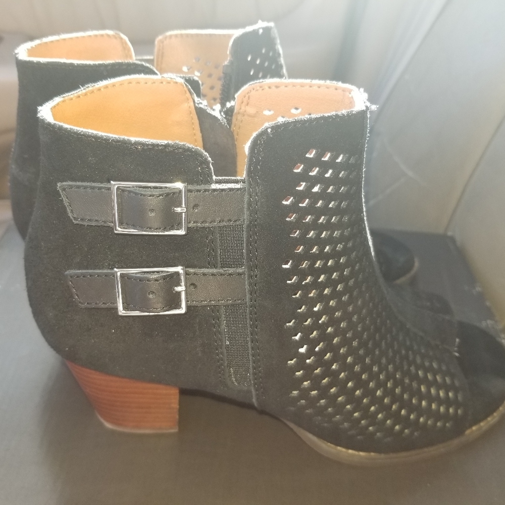 Ladies Vionic boots or shoes size 8.5